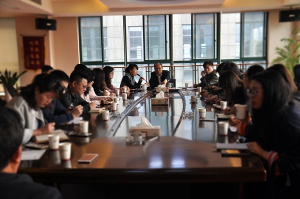 华体会网页版集团召开2017年度年轻人才培养专题座谈会